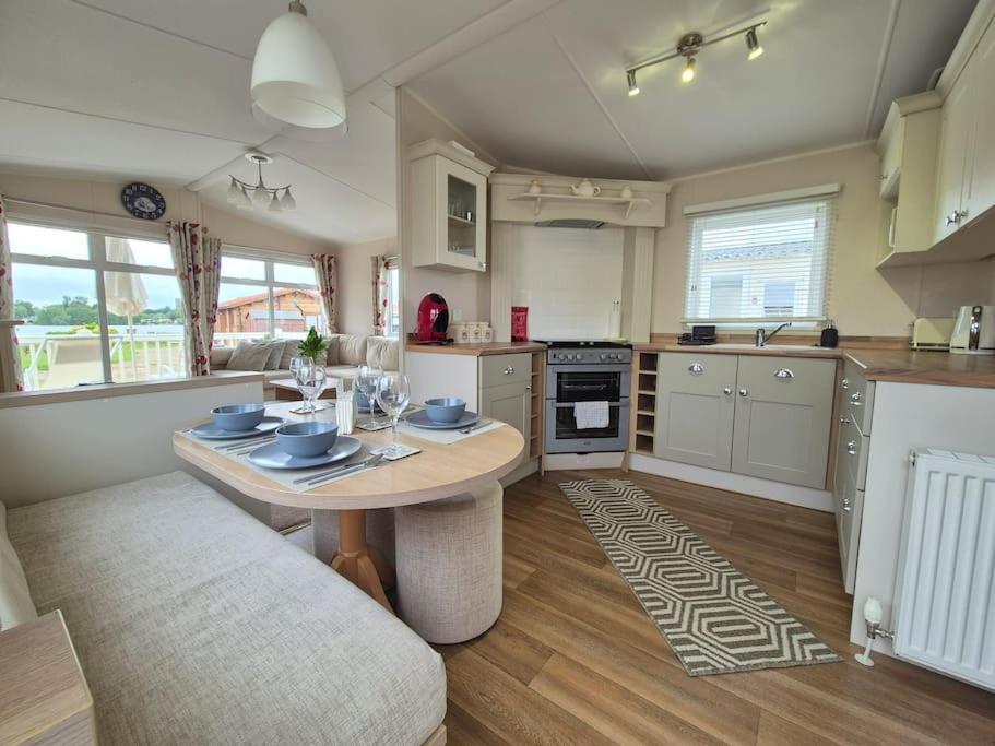 Amazing 2Bedroom Caravan In Lincoln, タターズホール エクステリア 写真